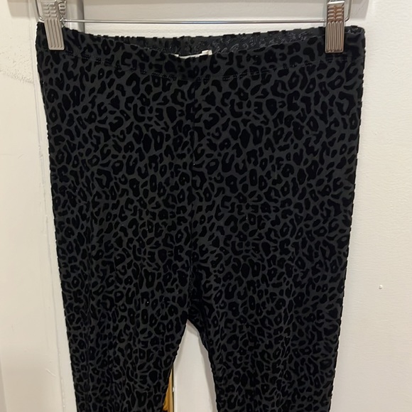 Light sheer and velvet leopard print legging - Picture 2 of 5